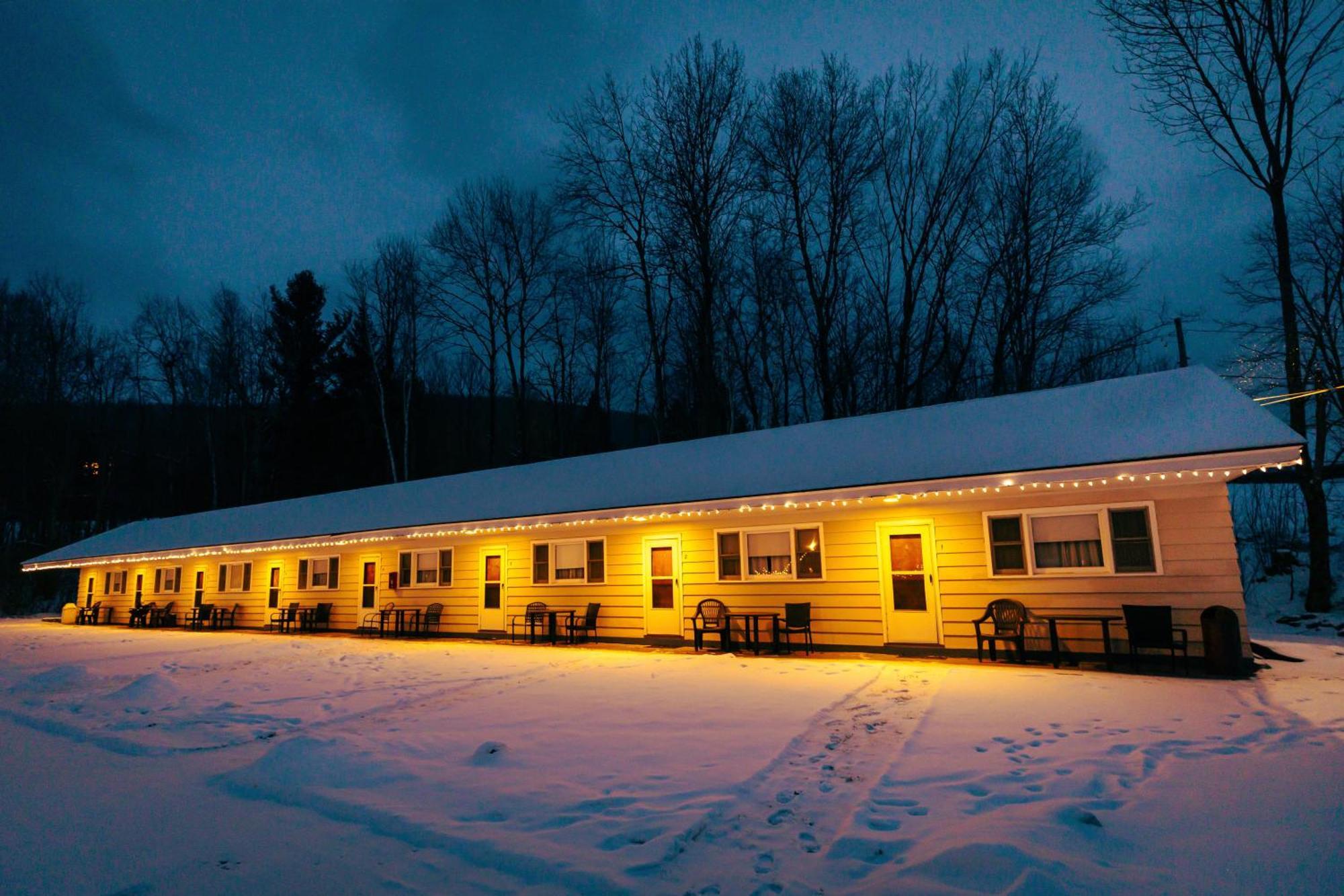 Jimmy Oconnor'S Windham Mtn Inn Exterior photo